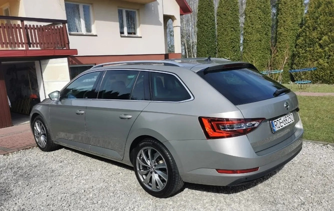 Skoda Superb cena 72000 przebieg: 201000, rok produkcji 2018 z Połaniec małe 37